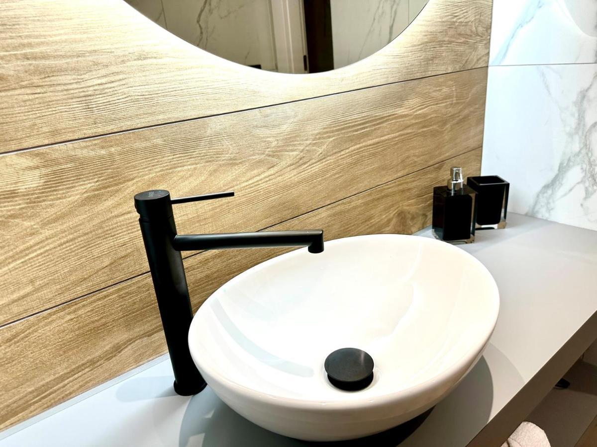 Prestige Duomo Apartment - Lake Комо Екстер'єр фото