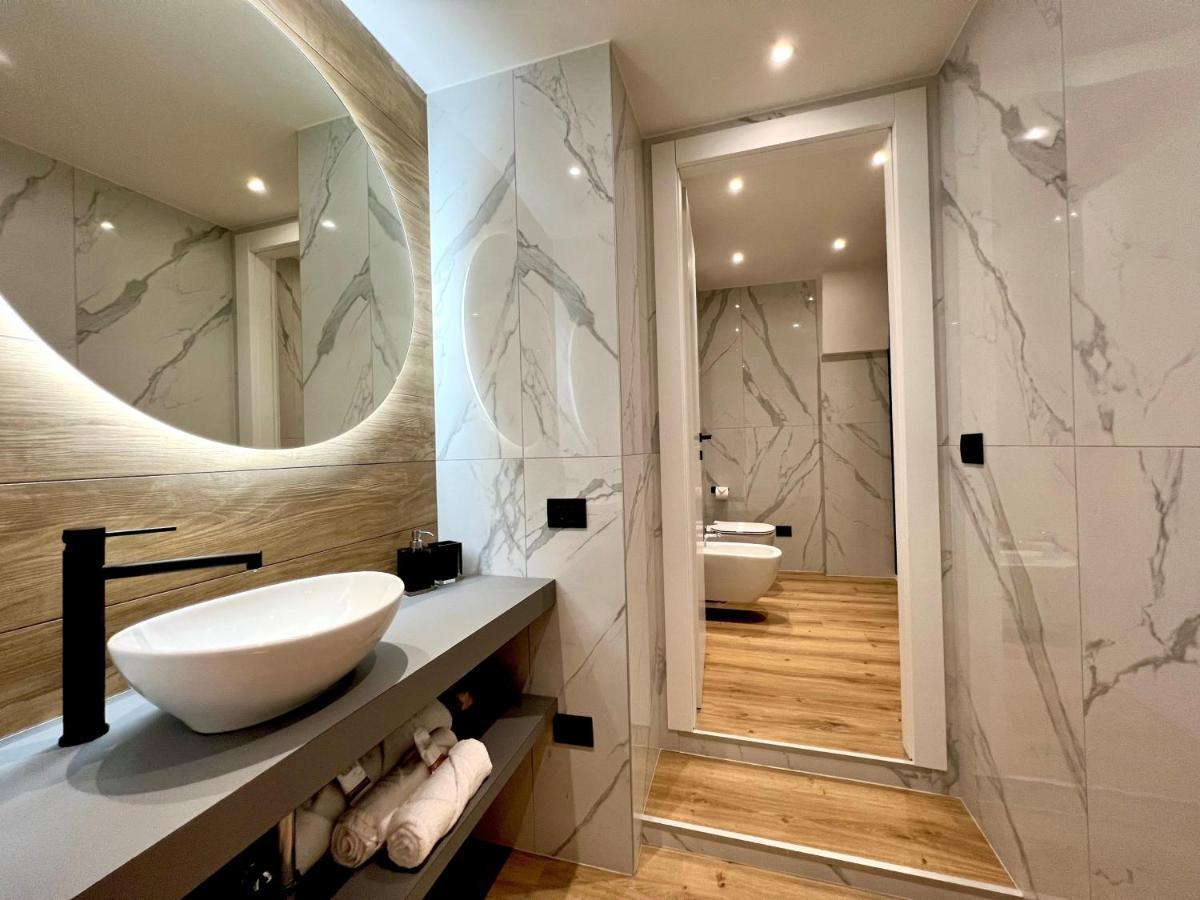 Prestige Duomo Apartment - Lake Комо Екстер'єр фото