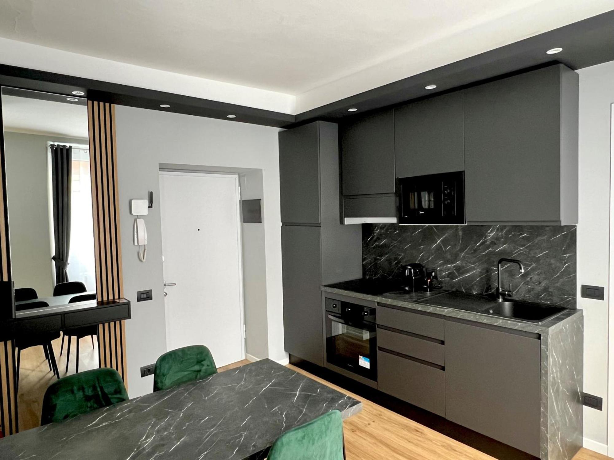 Prestige Duomo Apartment - Lake Комо Екстер'єр фото